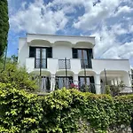 Con Vista Villa *